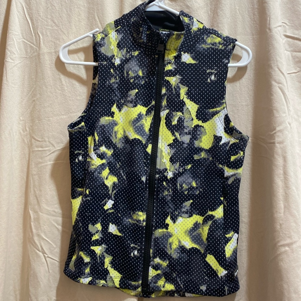 Woman’s Fitted Calvin Klein Performance Quick Dry Sleeveless jacket